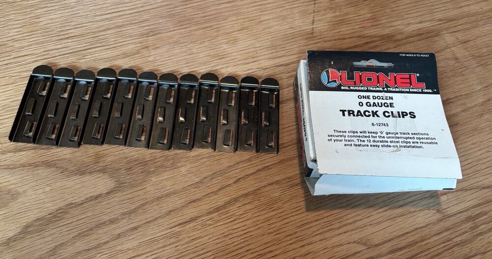 Lionel 12743 Twelve Pieces 0 Gauge Tubular Track Clips Vintage Original Box